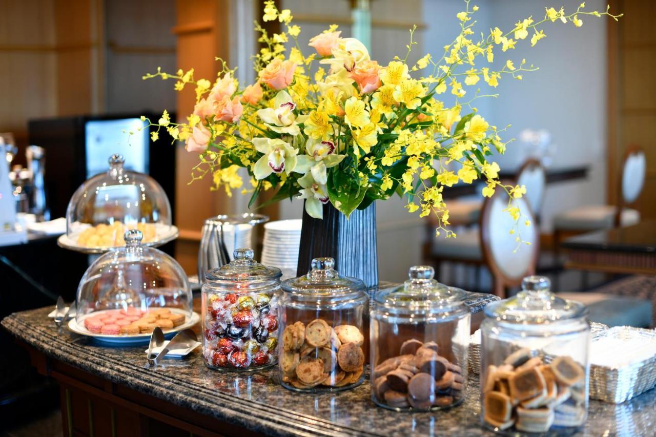 Hotel New Grand Yokohama  Ngoại thất bức ảnh A typical afternoon tea buffet
